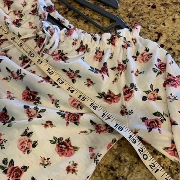 Cropped Top off the shoulder size small floral super soft off the shoulder crop - Picture 8 of 8
